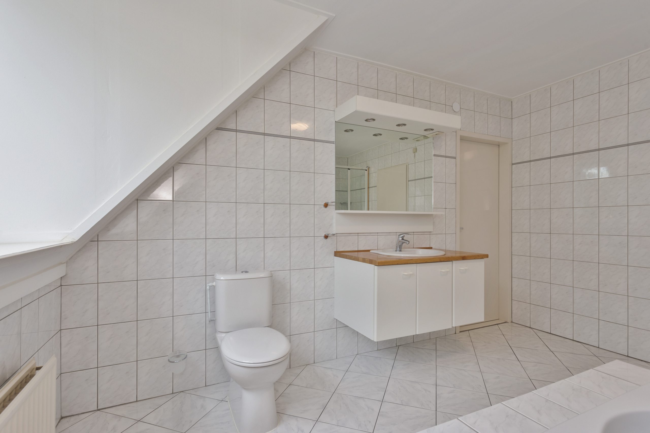 Verrassing op het toilet van kantoor